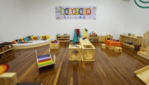 A bebeteca é um espaço destinado especialmente às famílias de crianças de zero a três anos