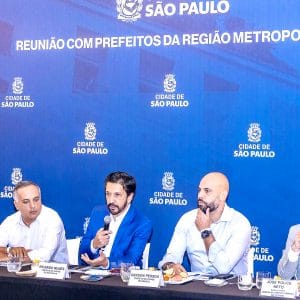 Os prefeitos Ricardo Nunes, de São Paulo, Marcelo Lima, de São Bernardo, e Gerson Pessoa, de Osasco