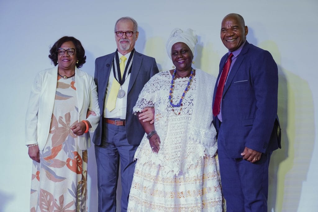 Honraria foi entregue ao presidente do Legislativo paulistano em um buffet no bairro Bela Vista