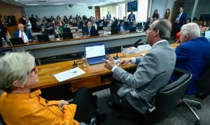 Nenhum senador se manifestou contra o fim da reeleição na CCJ