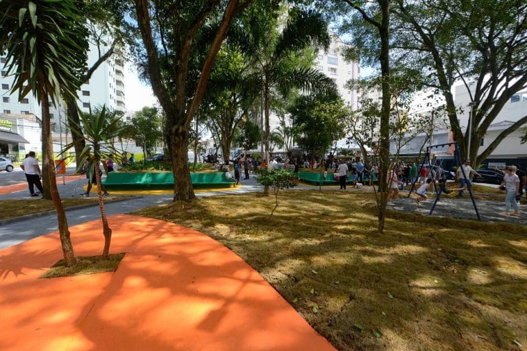 Com investimento de R$ 348 mil, a praça passou por uma revitalização completa