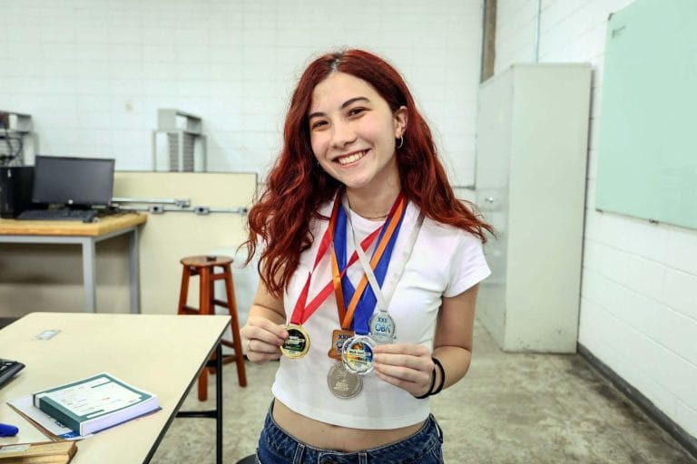 Ela vai cursar o mestrado em Ciência da Computação no laboratório The McGill Software Technology Lab