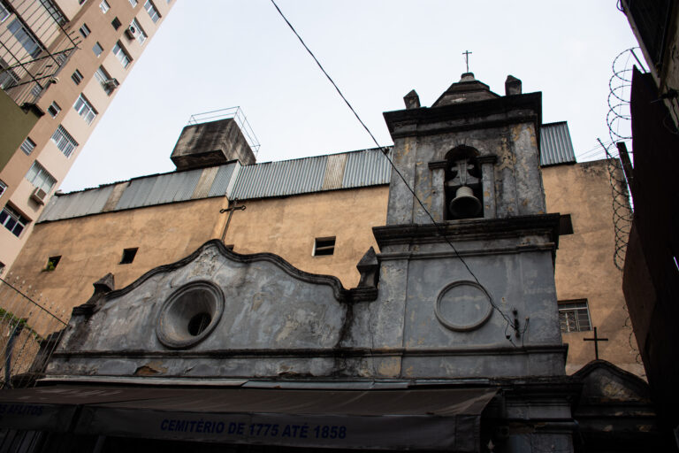 Marco importante para a memória da comunidade preta, afrodiaspórica e indígena, além de integrar a construção histórica da cidade, a Capela é reconhecida como documento arquitetônico