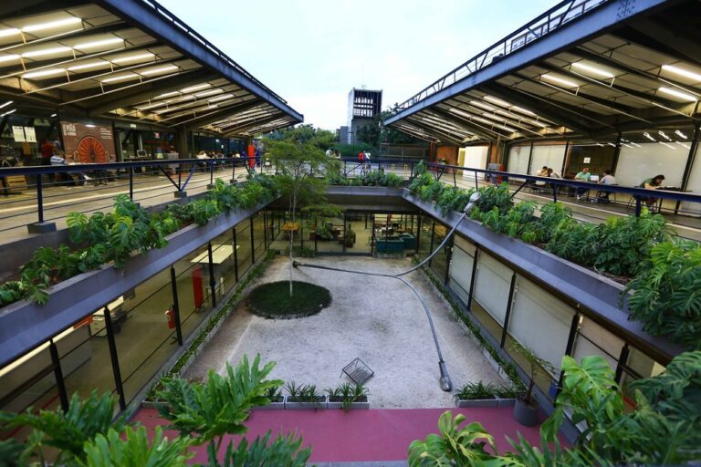 O CCSP (Centro Culural São Paulo) está localizado na Rua Vergueiro, 1000