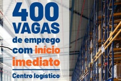 Cartaz informativo sobre seleção de 400 vagas para auxiliar de logística em Guarulhos.