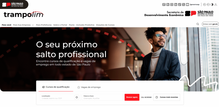 Alunos participam de curso profissionalizante do programa Qualifica SP em São Paulo.