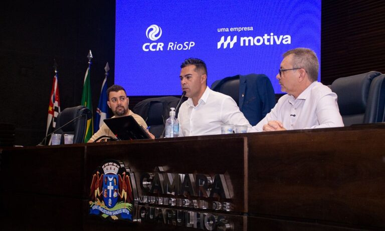 Vereadores de Guarulhos durante reunião sobre o pedágio automático Free Flow na Câmara Municipal.