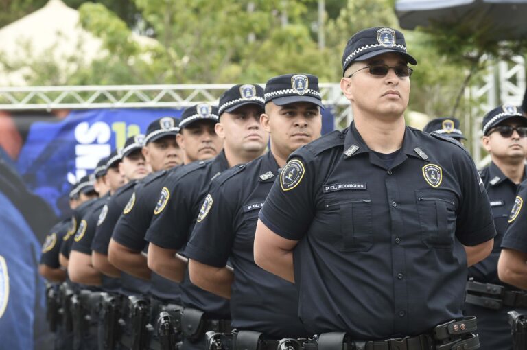 Formatura da primeira turma da Academia de Guardas Civis de Guarulhos com agentes de cinco cidades.