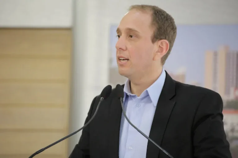 Rodrigo Manga afastado