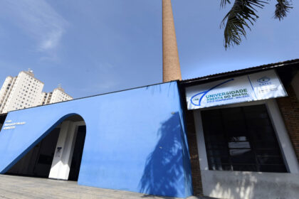 Polo da Universidade Aberta do Brasil em Guarulhos, localizado no Adamastor.