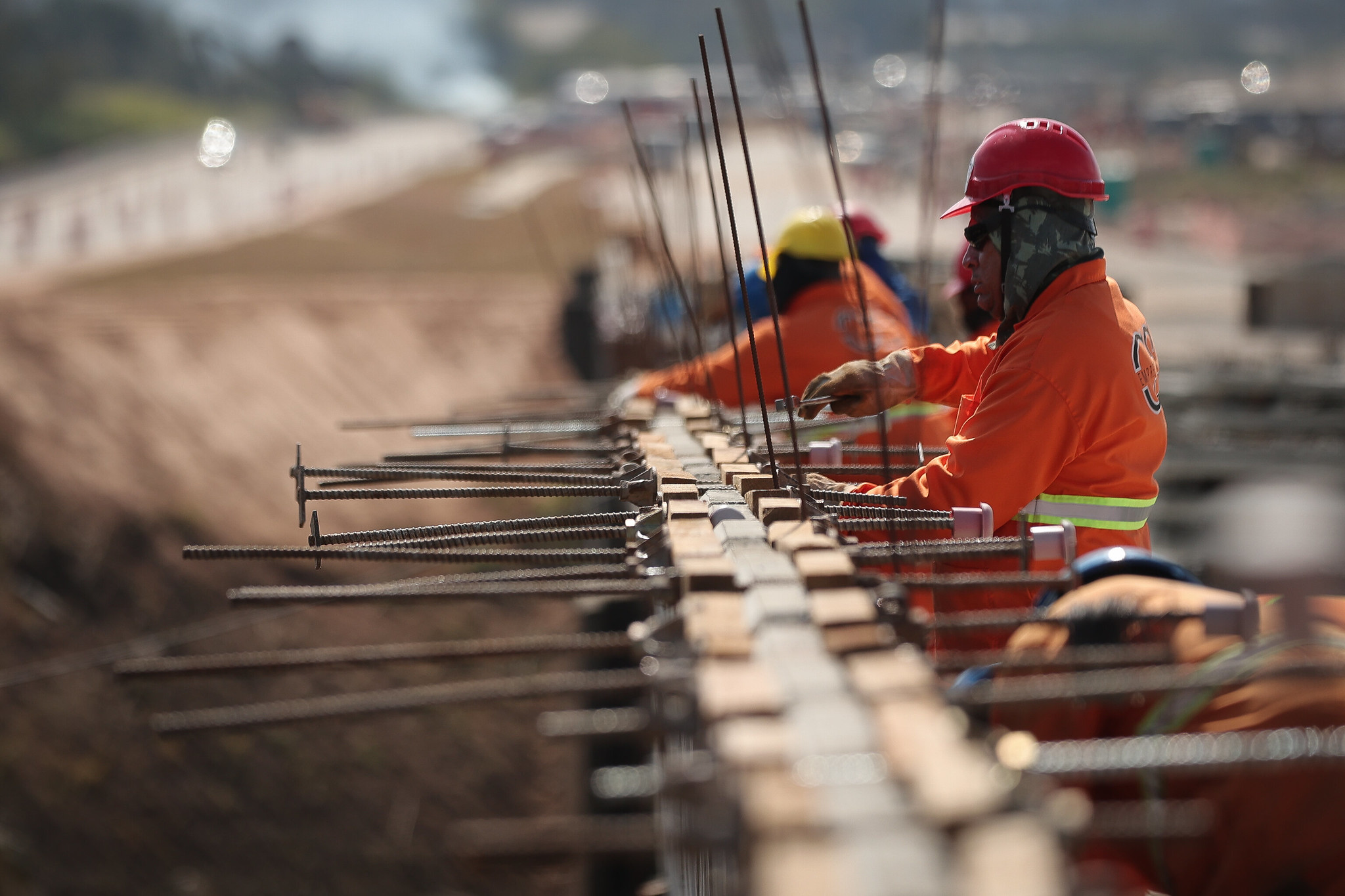 Trabalhadores em atividade em São Paulo, representando a criação de empregos formais no estado.