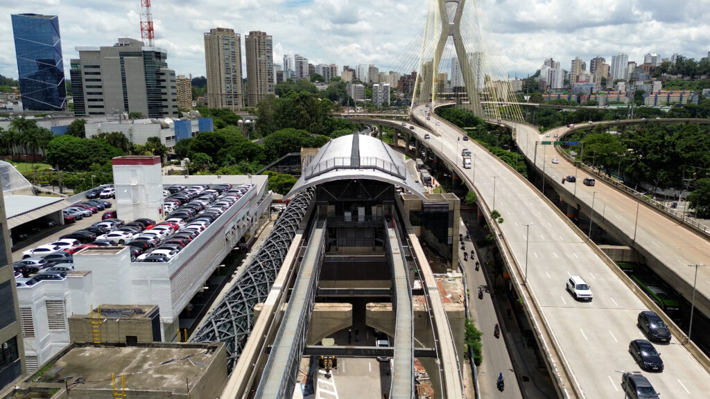 Obras da Estação Chucri Zaidan da Linha 17-Ouro em São Paulo