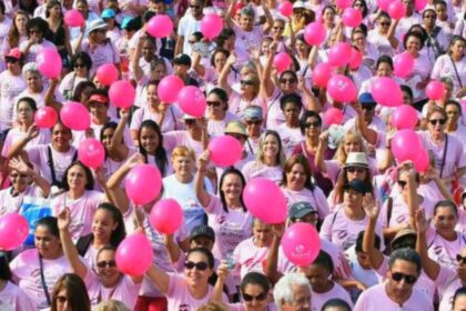 Participantes da Corrida do Batom de Guarulhos durante prova realizada no Bosque Maia