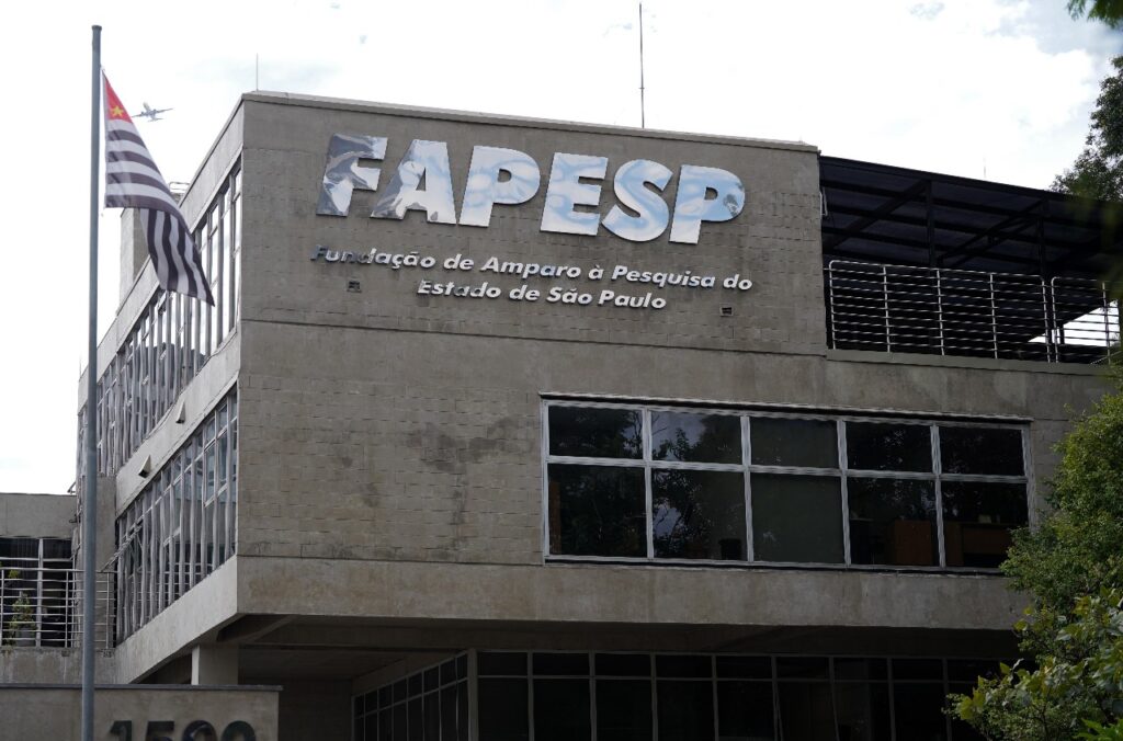Fapesp abre concurso público com vagas para analista administrativo e de sistemas