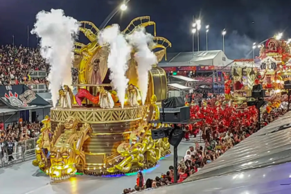 Desfile da Mocidade Alegre no Sambódromo do Anhembi no Carnaval de São Paulo
