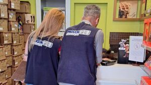 Fiscalização do Procon em lojas durante a Operação Páscoa em Guarulhos