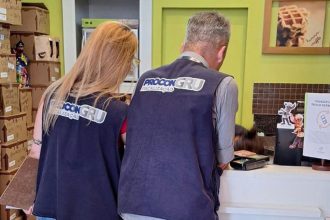 Fiscalização do Procon em lojas durante a Operação Páscoa em Guarulhos