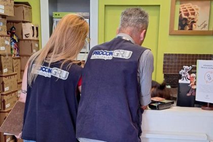 Fiscalização do Procon em lojas durante a Operação Páscoa em Guarulhos