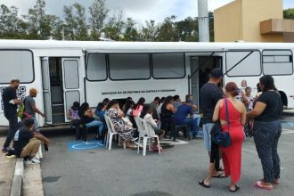 Unidade móvel do Cidadania Itinerante realizando atendimento à população em São Bernardo