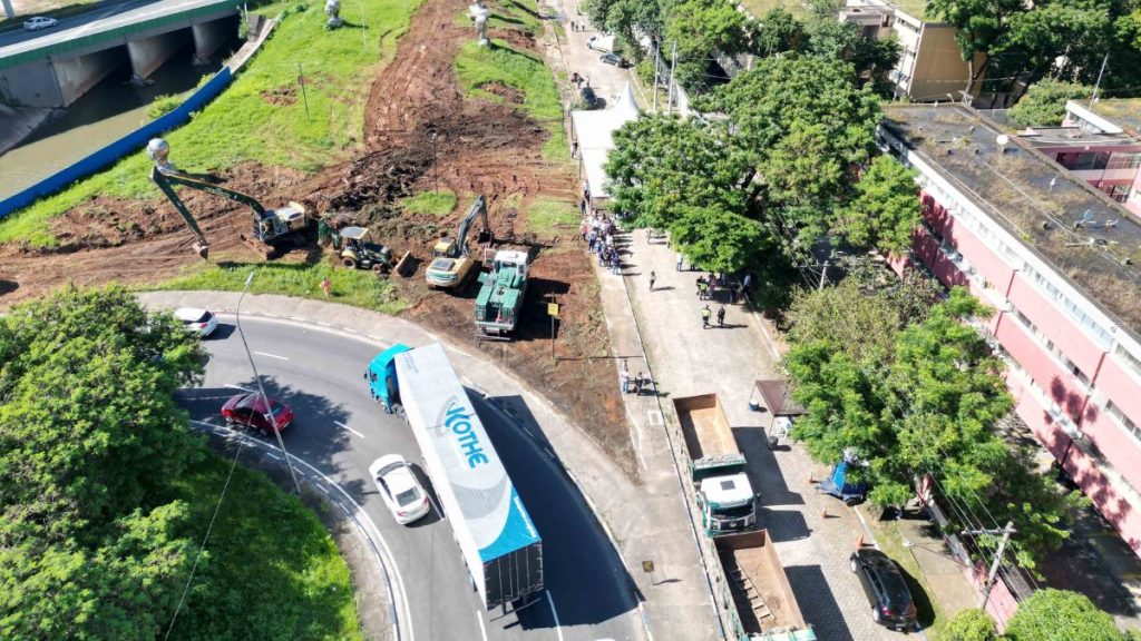 Início da obra do primeiro viaduto interno de Guarulhos na região do Parque Cecap