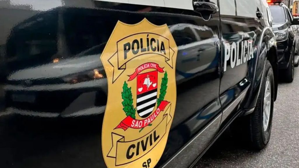 Viatura da Polícia Civil durante investigação de caso em São Paulo.