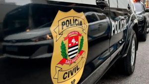 Viatura da Polícia Civil durante investigação de caso em São Paulo.