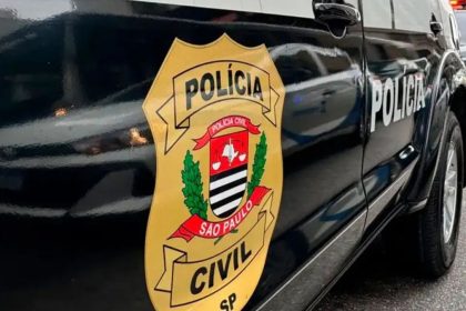 Viatura da Polícia Civil durante investigação de caso em São Paulo.