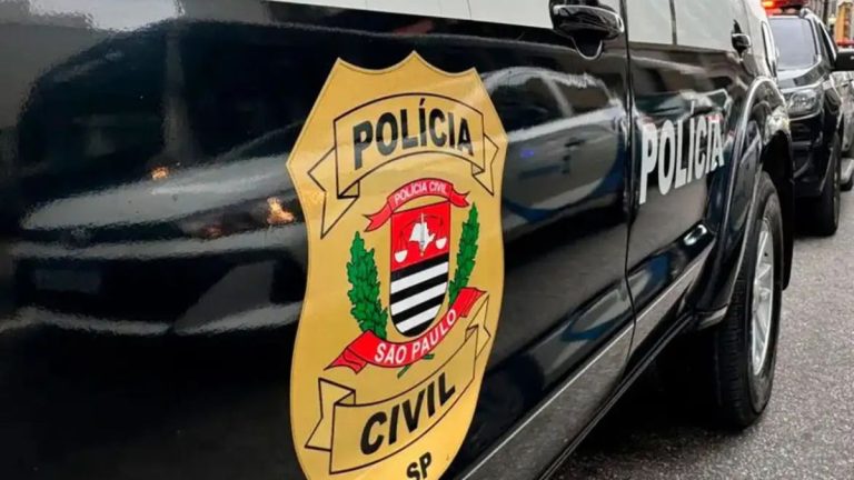 Viatura da Polícia Civil durante investigação de caso em São Paulo.