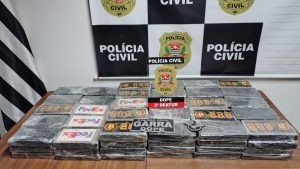 Cocaína apreendida em Guarulhos dentro de carro de luxo abordado pela Polícia Civil