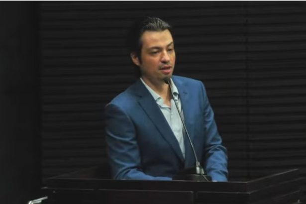 Ex-prefeito Guti fala na Câmara de Guarulhos durante sessão