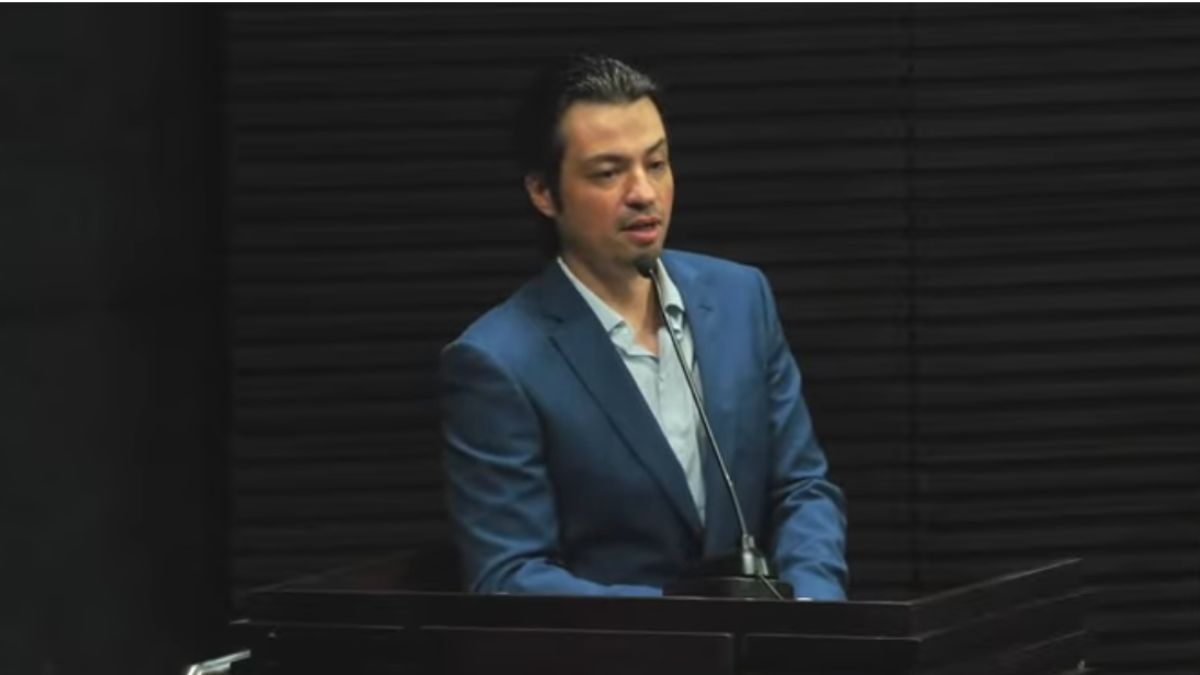 Ex-prefeito Guti fala na Câmara de Guarulhos durante sessão