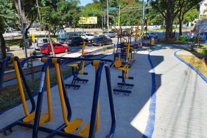 Praça com paisagismo e academia ao ar livre no bairro Picanço em Guarulhos