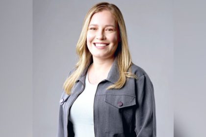 Foto da autora da artigo Aline Teixeira