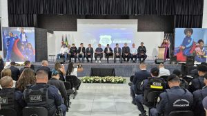 Representantes da Guarda Civil Municipal de Guarulhos durante adesão ao programa Município Mais Seguro