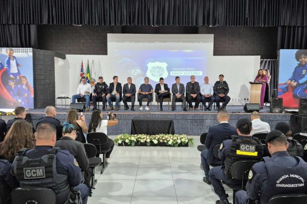 Representantes da Guarda Civil Municipal de Guarulhos durante adesão ao programa Município Mais Seguro
