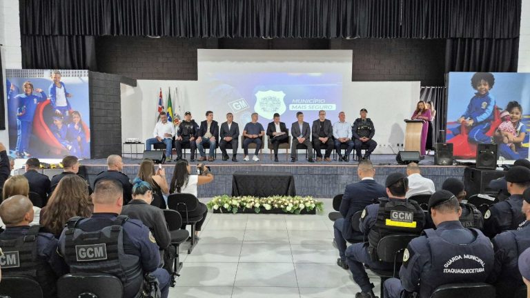 Representantes da Guarda Civil Municipal de Guarulhos durante adesão ao programa Município Mais Seguro