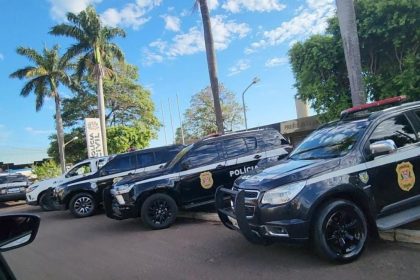 Agentes durante cumprimento de mandados na Operação Infiltrados, que investiga plano para matar promotor do Gaeco em Campinas