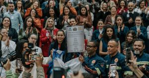 utoridades e profissionais da saúde durante cerimônia de entrega da certificação internacional Cidade Angels em São Bernardo do Campo