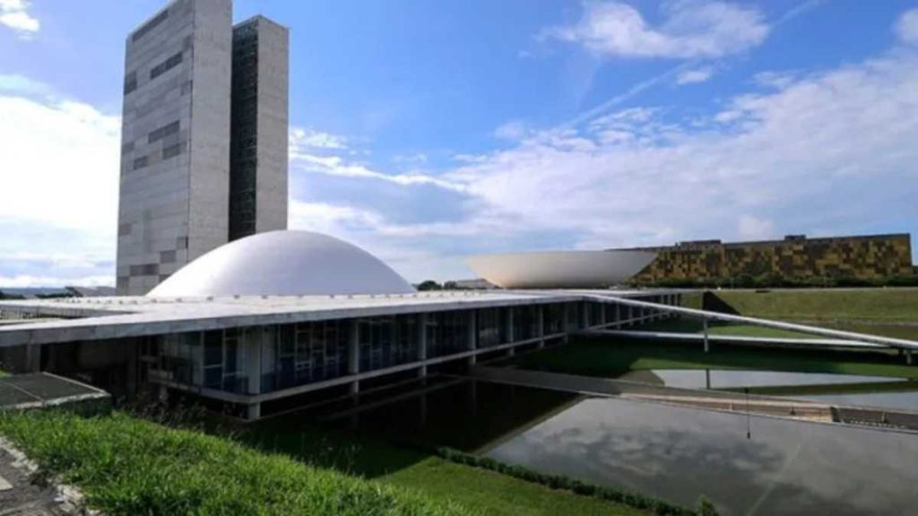 Reunião da Comissão de Constituição e Justiça durante análise de proposta sobre redução da maioridade penal