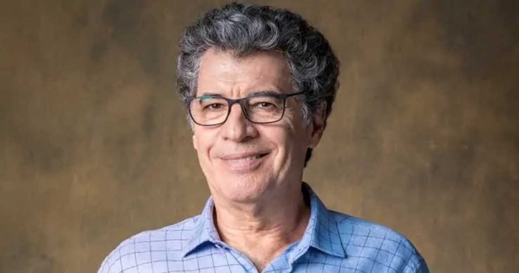 Paulo Betti durante apresentação do espetáculo Autobiografia Autorizada em turnê pelo Brasil