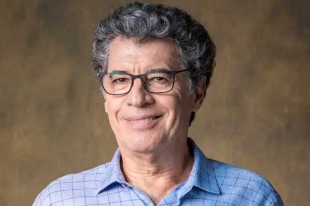 Paulo Betti durante apresentação do espetáculo Autobiografia Autorizada em turnê pelo Brasil