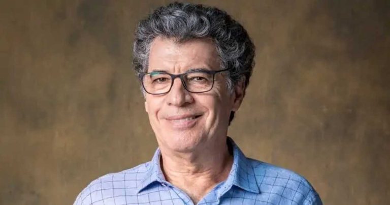 Paulo Betti durante apresentação do espetáculo Autobiografia Autorizada em turnê pelo Brasil