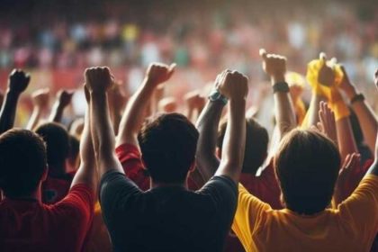 Torcedores durante partida de futebol