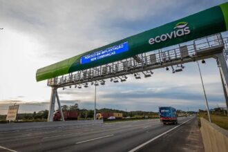 Pórtico eletrônico do Siga Fácil no Sistema Anchieta-Imigrantes com operação reprogramada