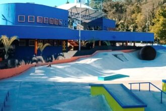 Vista do Parque da Juventude de São Bernardo após revitalização, com pistas de skate, half pipe e áreas de esportes radicais renovadas