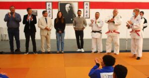 Prefeito Marcelo Lima e a secretária estadual de Esportes, Cláudia Carletto, durante visita à Arena Caixa, em São Bernardo, onde funcionam os Centros de Excelência de Atletismo e Judô