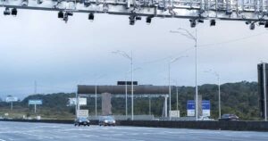 Pórtico eletrônico do Free Flow na Rodovia dos Imigrantes