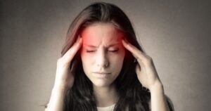 Saúde: Pessoa com sintomas de gripe causados pela amplitude térmica no inverno;