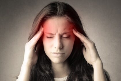 Saúde: Pessoa com sintomas de gripe causados pela amplitude térmica no inverno;