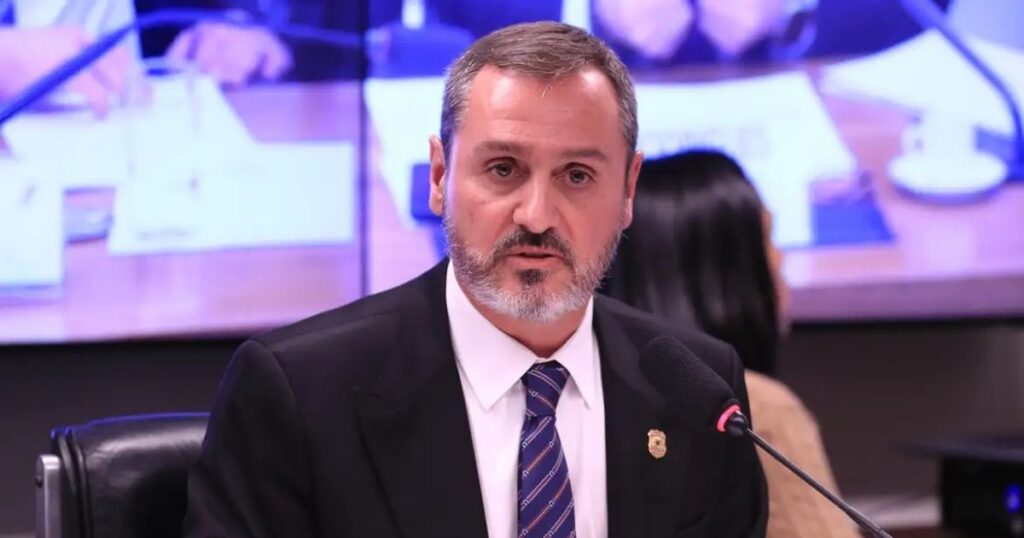 Andrei Rodrigues, diretor-geral da Polícia Federal, retorna ao cargo após decisão do STF